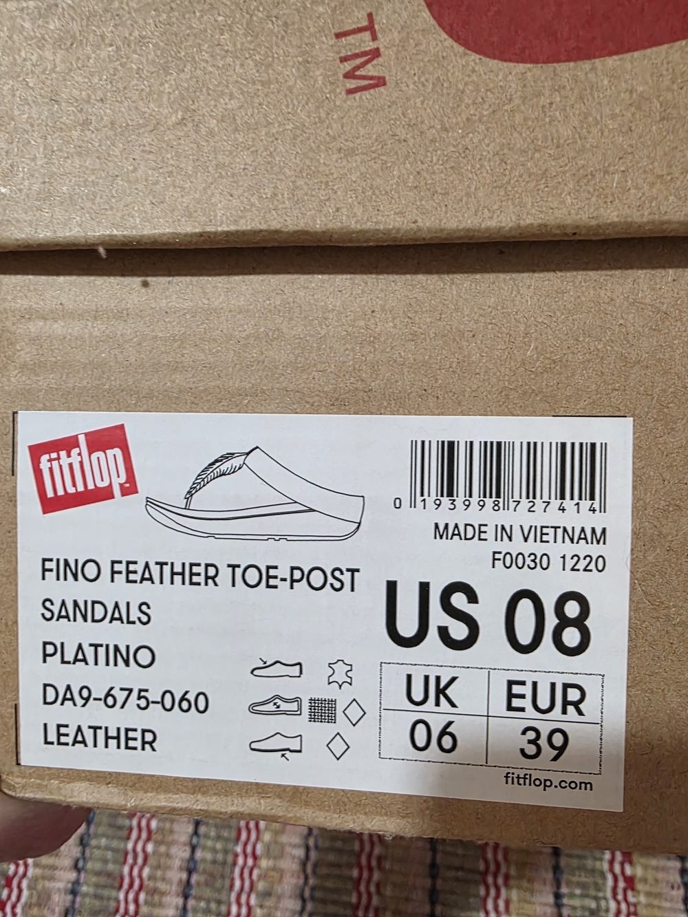 FitFlop Fino Feather Toe-Post Sandals in Gold